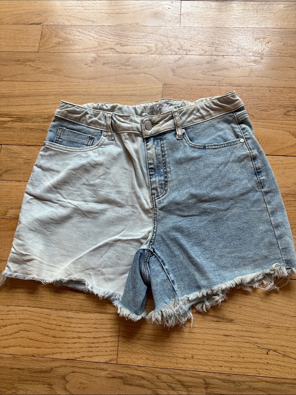 Two-Tone Colorblock Denim Shorts - Light Blue & Off-White